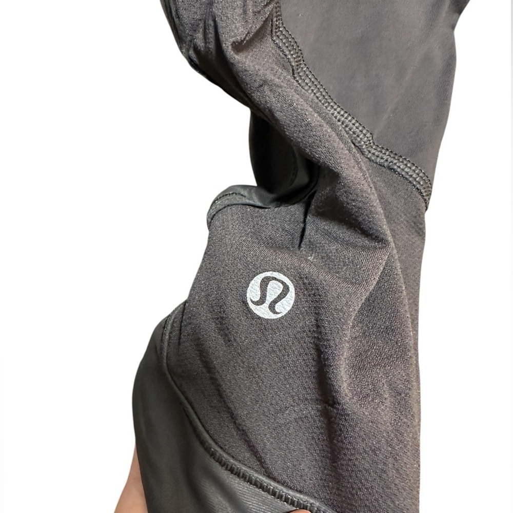 LULULEMON BLACK GRAY AND GREEN CROPPED LEGGINGS WITH POCKETS SIZE 4 - Picture 3 of 4